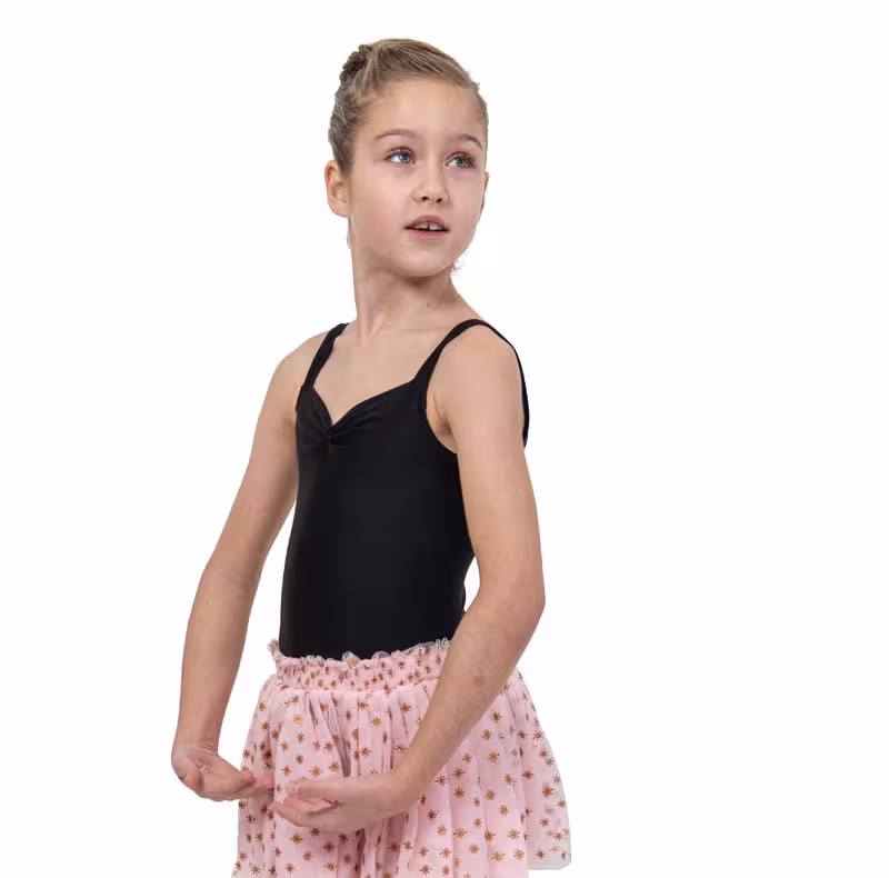 een mooi vormgegeven halslijn en een ronde rugzijde.